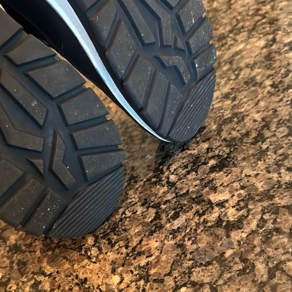 Thermolite Eco Mode Black Boots with Cream Lining EUC 9 - Picture 11 of 13